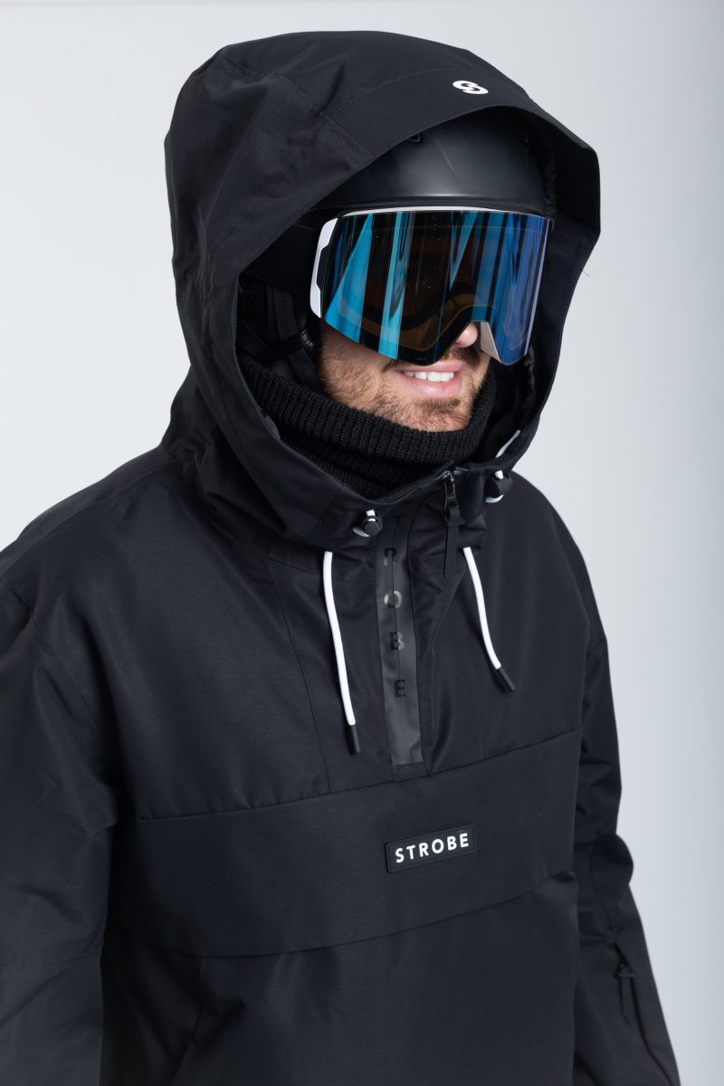 Double capuche ajustable adaptée au casque